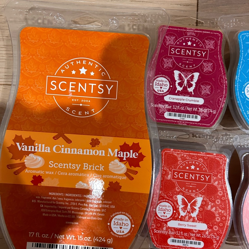 Scentsy Vanilla Cinnamon Maple Brick - Orange and White